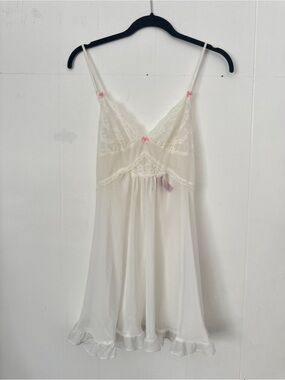 NWOT Betsy Johnson Delicate Lace Trim Ivory Chemise slip dress nightwear lingere